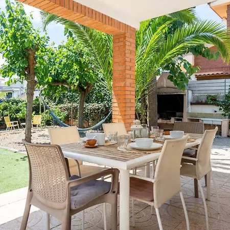 With Garden Next To The * Cambrils