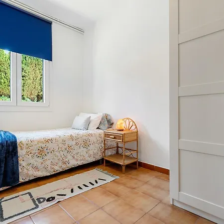 Сasa de vacaciones With Garden Next To The